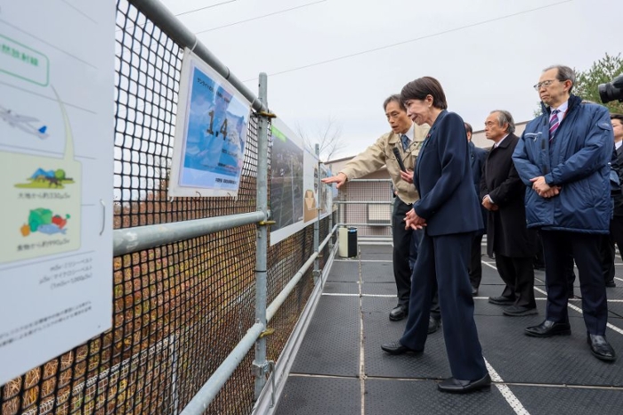 Takaichi visiting interim storage facility