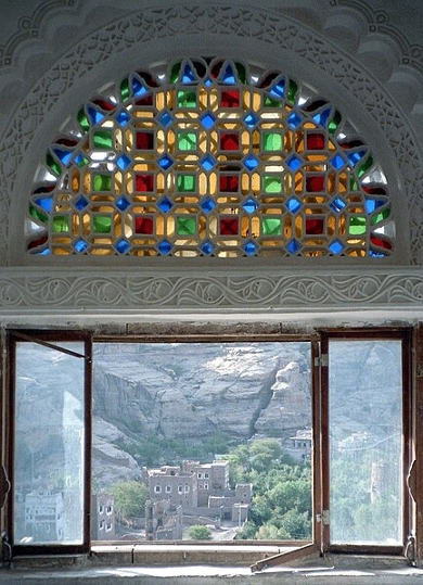 Window in Dhar Al Hajjar palace, Yemen (1986) | Bernard Gagnon