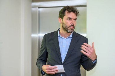 Criminologist Jean-Louis van Gelder and his team are exploring how conversations with a virtual future self could help reduce self-destructive behaviour.