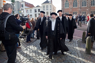 Het cortège tijdens de dies van 2013 op weg naar de Pieterskerk.